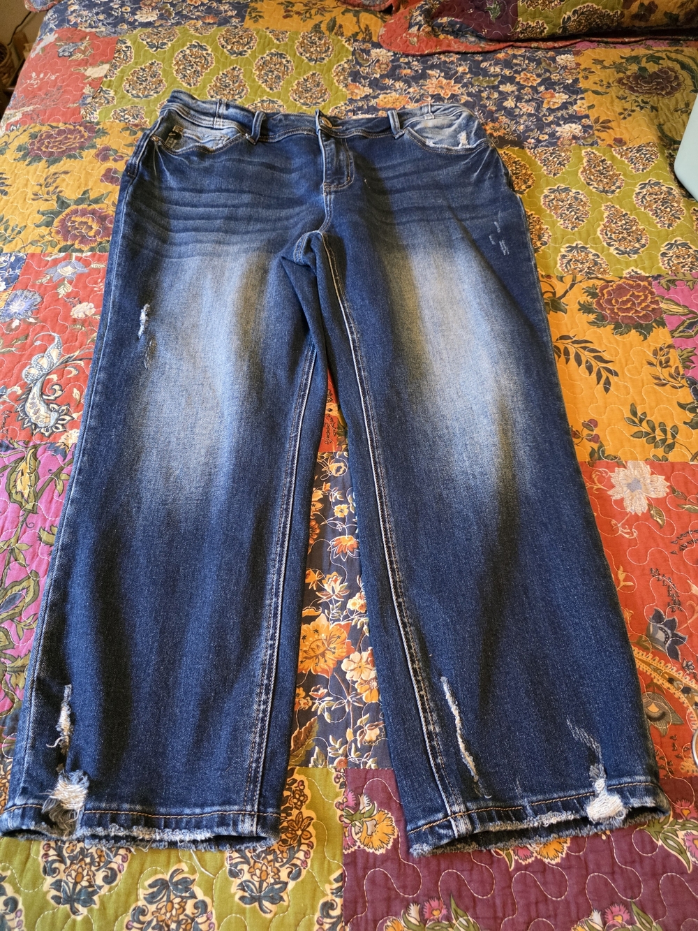 Women’s KanCan Dark Blue Distressed Ankle Jeans NWOT.